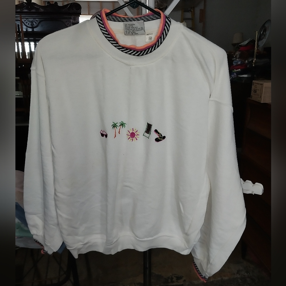 Vintage Winning Ways White Sweatshirt with Tropical Embroidery